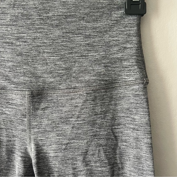 Lululemon Grey Align 21” Crop Leggings Size 4 - Picture 2 of 5